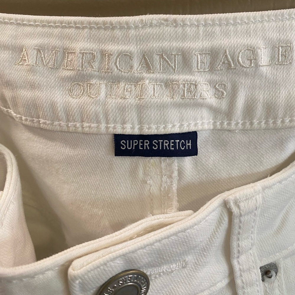 American Eagle 🦅 Ladies Distressed Shorts Size 8. - Picture 5 of 5